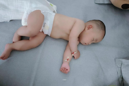 伊犁哈萨克怀孕多久会显肚子